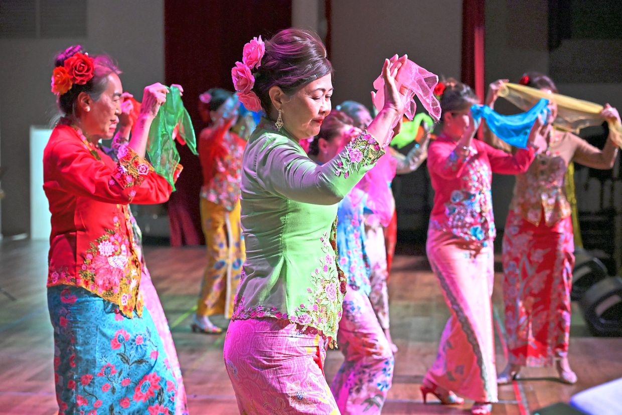 Harmony of many colours