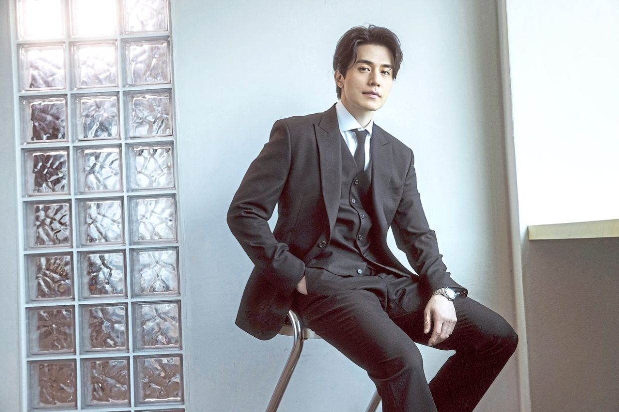 With his model-like looks, it is no wonder Lee Dong-wook is the face of many international brands.
