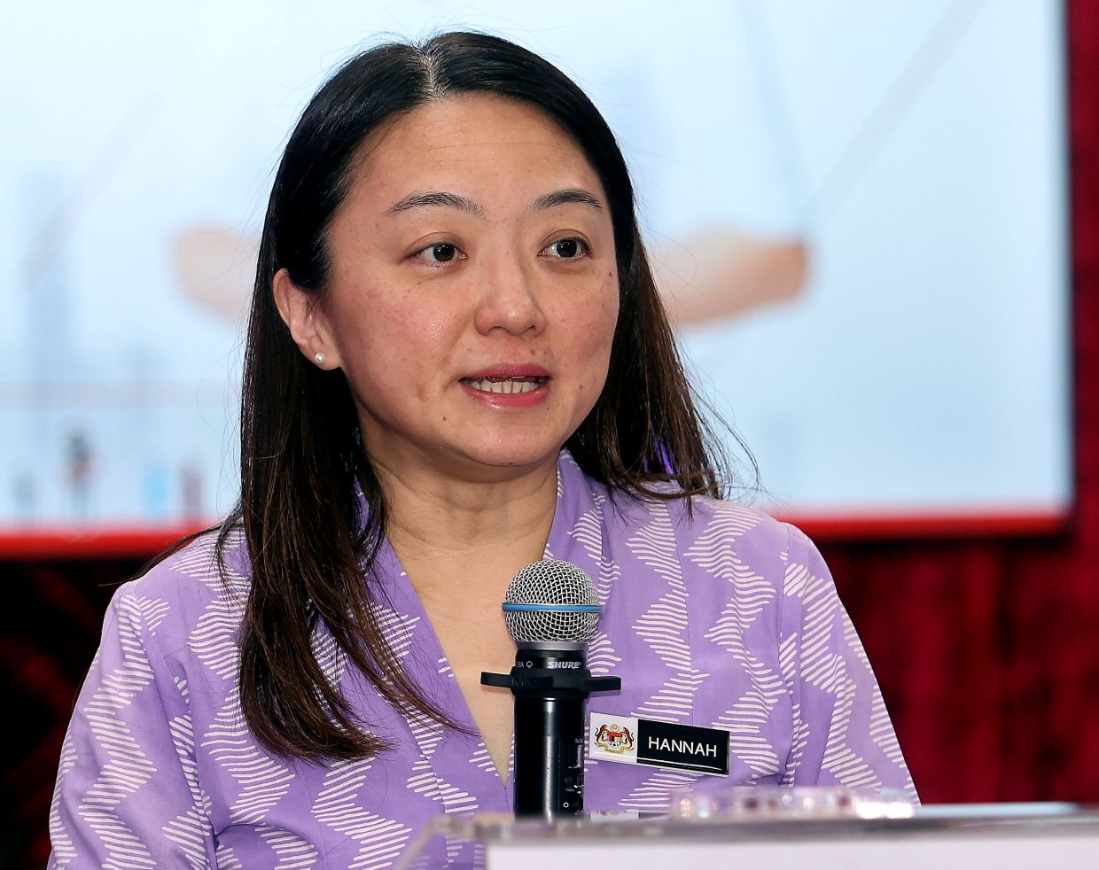杨巧双:尊重中央执行委员会关于陆兆福辞职的决定