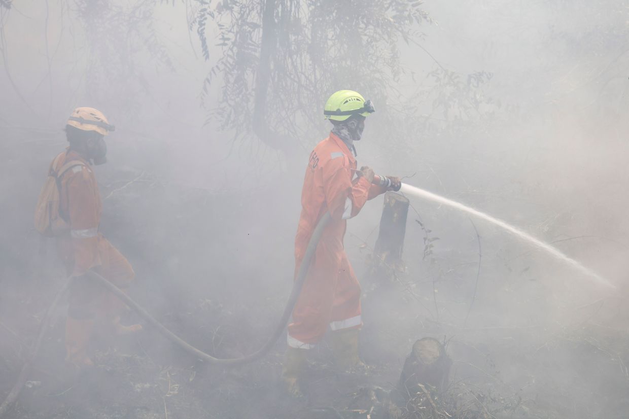 Firefighters extinguish forest and land fires in Banjar, South Kalimantan, on Monday, September 21, 2026. Toxic haze has shrouded parts of Indonesia, Malaysia, and Singapore for weeks as Jakarta struggles to contain fires that have scorched large tracts of Borneo and Sumatra, with the smoke drifting across the region. (Photo by MUDA SAGALA / AFP)