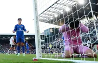 Soccer-Cunha leveller turns down noise but Carrick has plenty to ponder