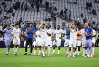 Soccer-Troubled Marseille lose fifth straight as PSG win