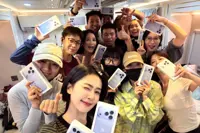 Chinese actress Bai Lu surprises more than 10 staff members with iPhone 18