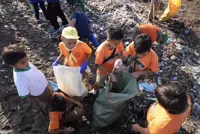 Philippines coastal cleanup collects 466,000 kg of trash nationwide