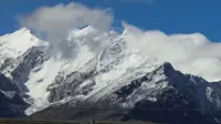 2 climbers die in avalanche on Mount Manaslu in Nepal