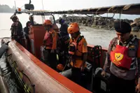 Indonesia press council calls missing Anak Krakatau journalists 'Heroes of the Press'