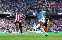 Soccer-Manchester City beat Sunderland in humdinger to maintain 100% league start