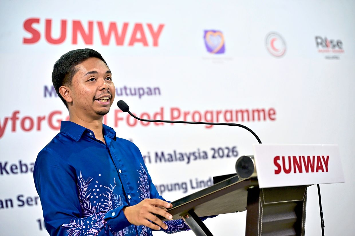 Aiman Nazr says 2,000 free burgers were distributed to Desa Mentari residents during the Sept 16 event.