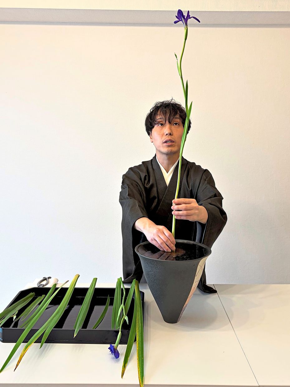 Ikenobo ikebana instructor Hiroyuki Okada demonstrates a basic flower arrangement style called 'Shoka Shofutai'.