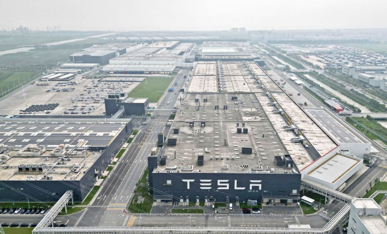 This aerial photo taken on Sept 26, 2023 shows the Tesla Gigafactory in Lingang new area of the China (Shanghai) Pilot Free Trade Zone in east China's Shanghai.— Xinhua/Liu Ying
