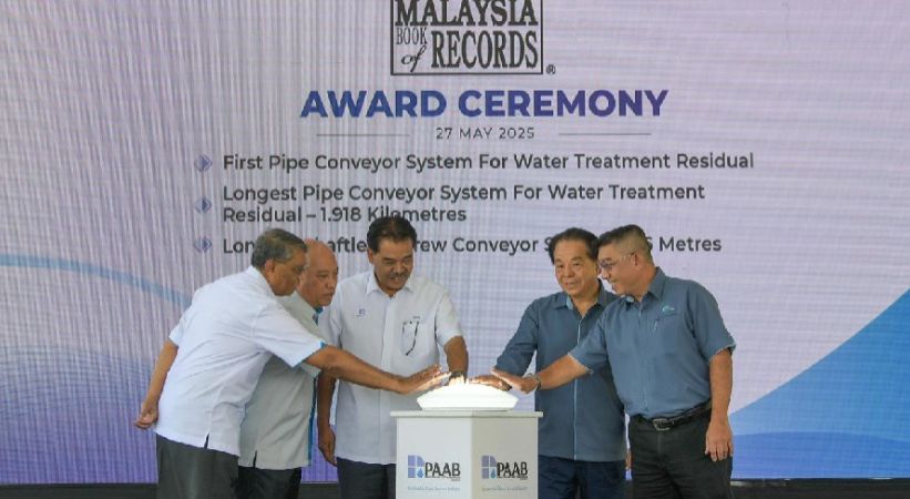 Package 3 of the Langat 2 Water Treatment Plant (WTP) project made history by receiving three recognitions from the Malaysia Book of Records (MBOR), thereby demonstrating innovation in national engineering and a commitment to environmental sustainability. The three records established involve Malaysia's first pipe conveyor system for water treatment waste, the longest pipe conveyor system for water treatment waste (spanning 1,918 meters), and the longest shaftless screw conveyor system (measuring 46 meters).