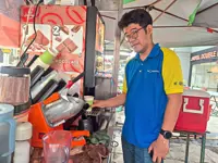 These Malaysian visually impaired friends are selling drinks to make ends meet