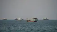 Iran ready to reopen Strait of Hormuz if US eases military pressure and lifts blockade