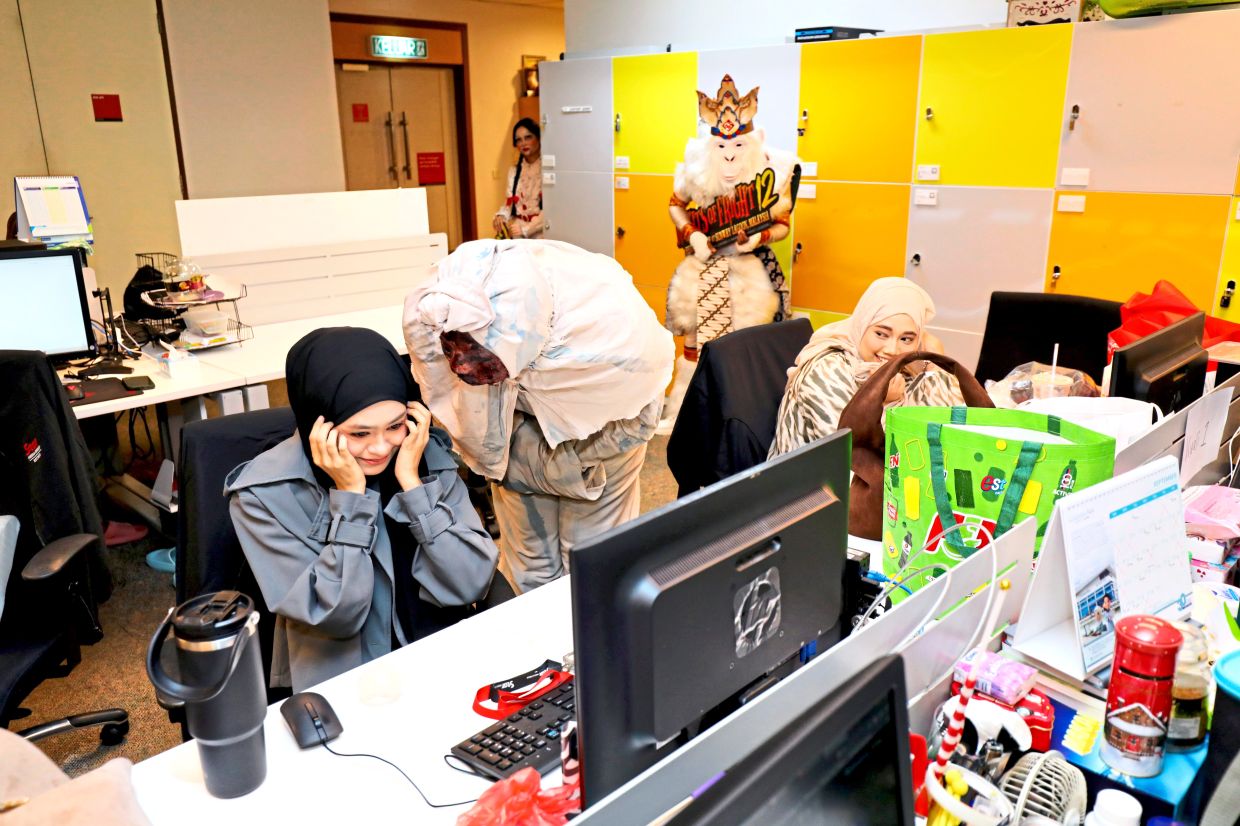 Above: A ‘pocong’ trying to scare one of the staff.