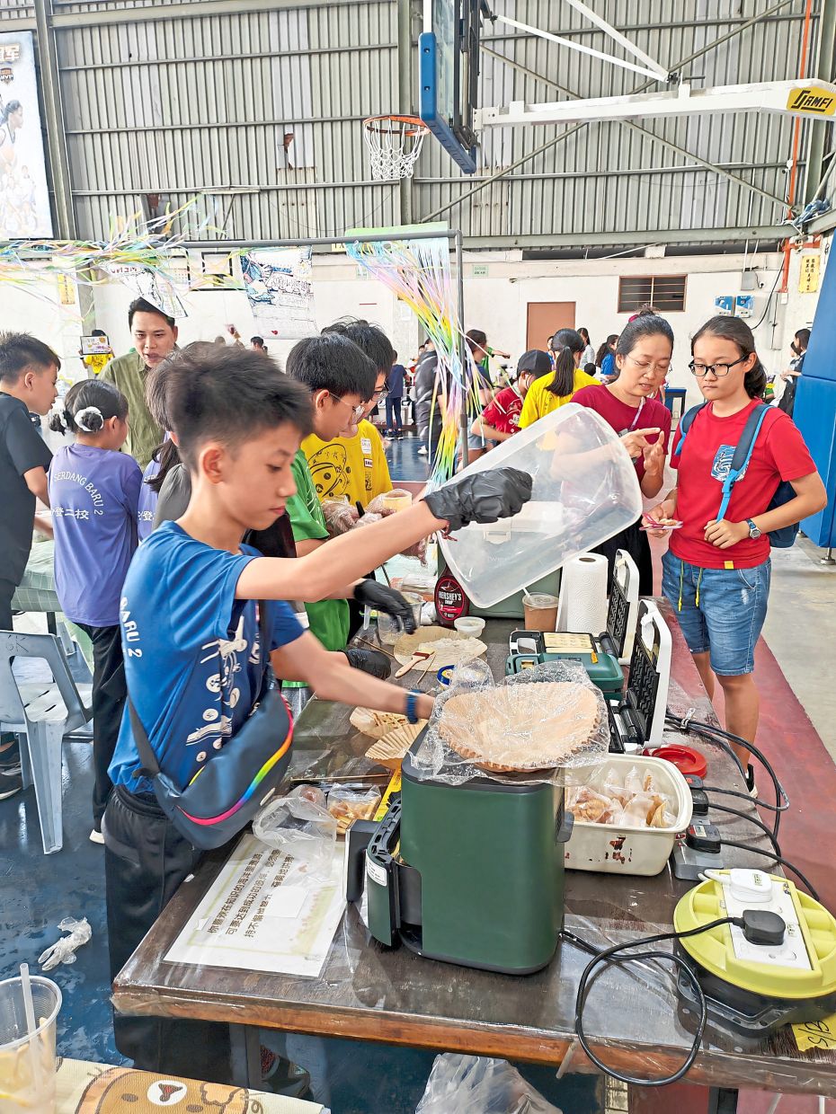 The pupils learning how to sell, present their products and communicate with customers during the event.