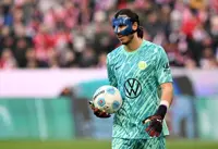 Soccer-Juventus keeper Grabara undergoes knee surgery after ACL tear
