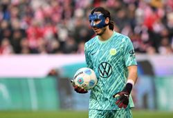 Soccer-Juventus keeper Grabara undergoes knee surgery after ACL tear