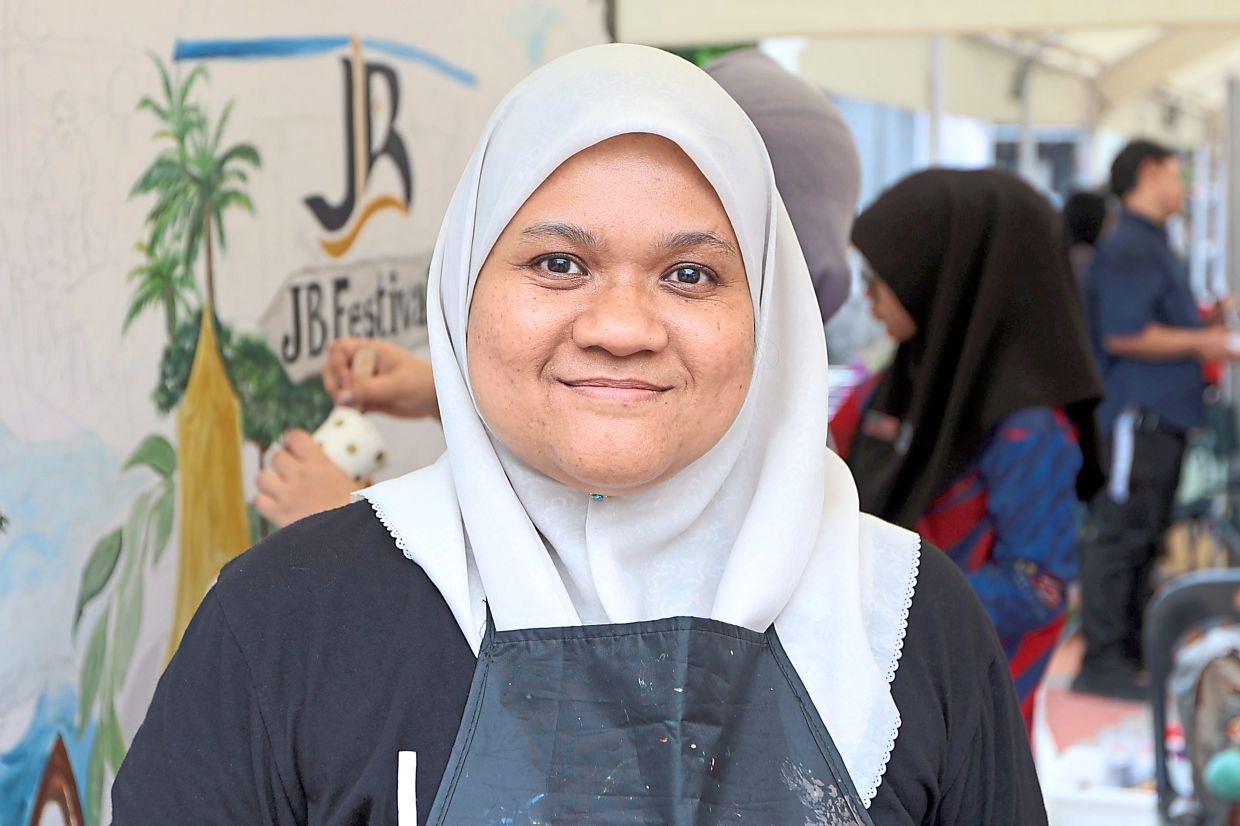 Faezah: The mural contest provides a good experience for Sekolah Seni Johor students.