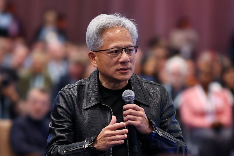 英伟达首席执行官在播客节目中表示，人工智能公司不应获得监管豁免。