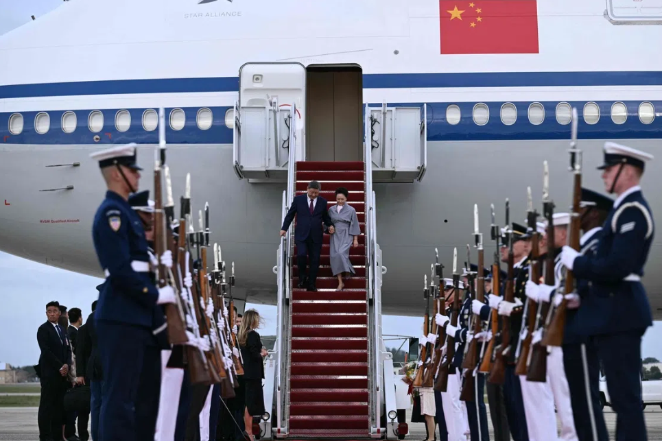 习近平抵达美国，但媒体报道寥寥，各大电视网抵制白宫记者团。