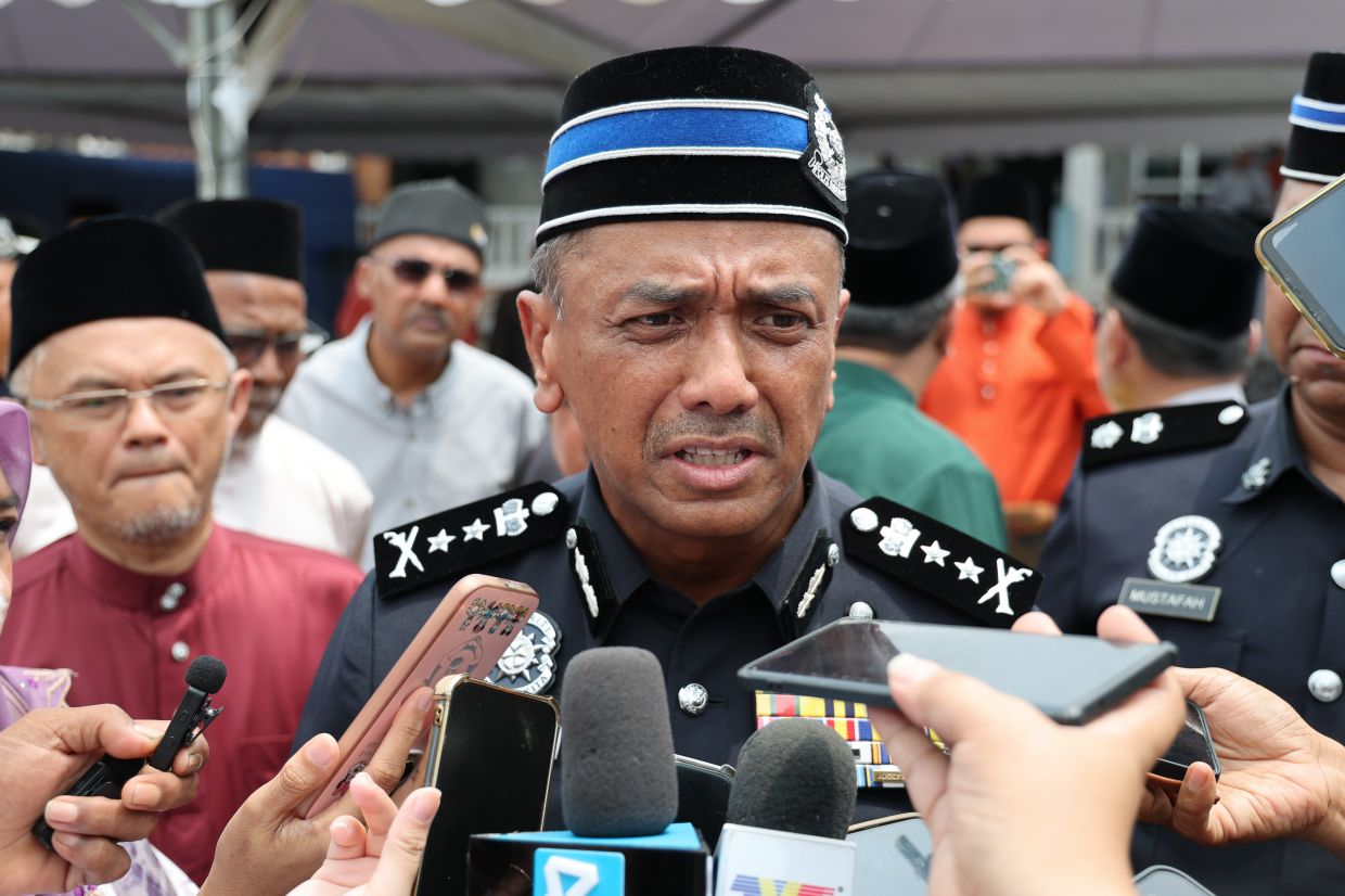 Negri royal row: Cops deny taking sides after barring exco members' office access