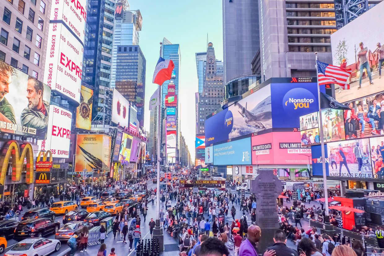 US weekly jobless claims decrease as labor market regains footing