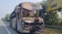 Nine killed in bus fire on highway near Delhi