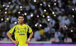 Soccer-Ronaldo eyes 1,000-goal 'icing on the cake' as Portugal begin new era