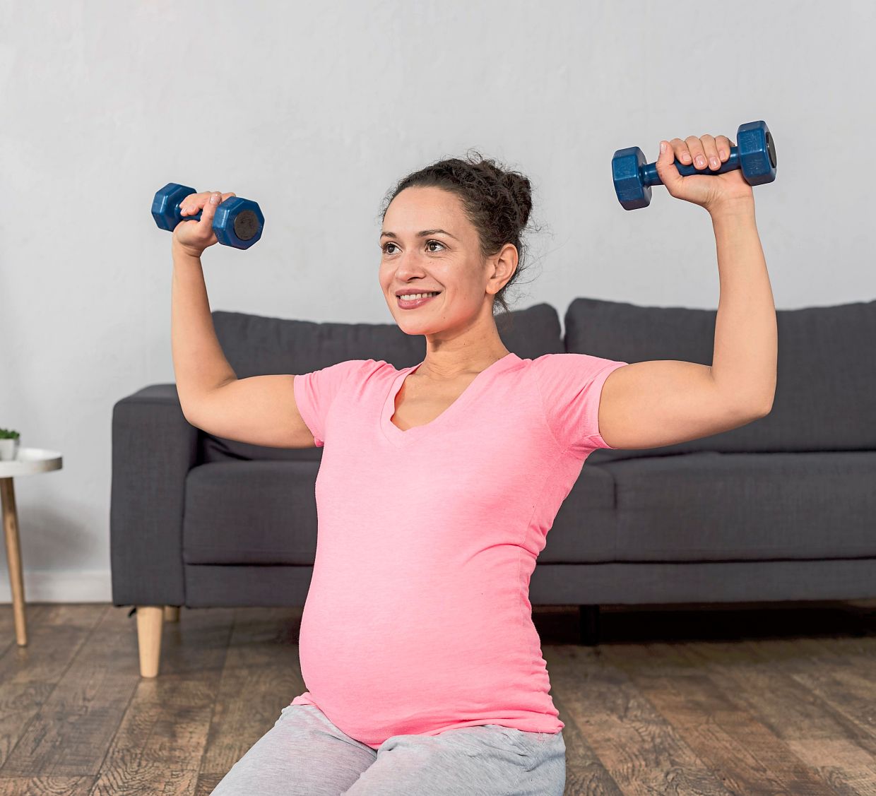 International guidelines recommend that pregnant women aim for at least 150 minutes of moderate exercise per week. Photo: Pexels