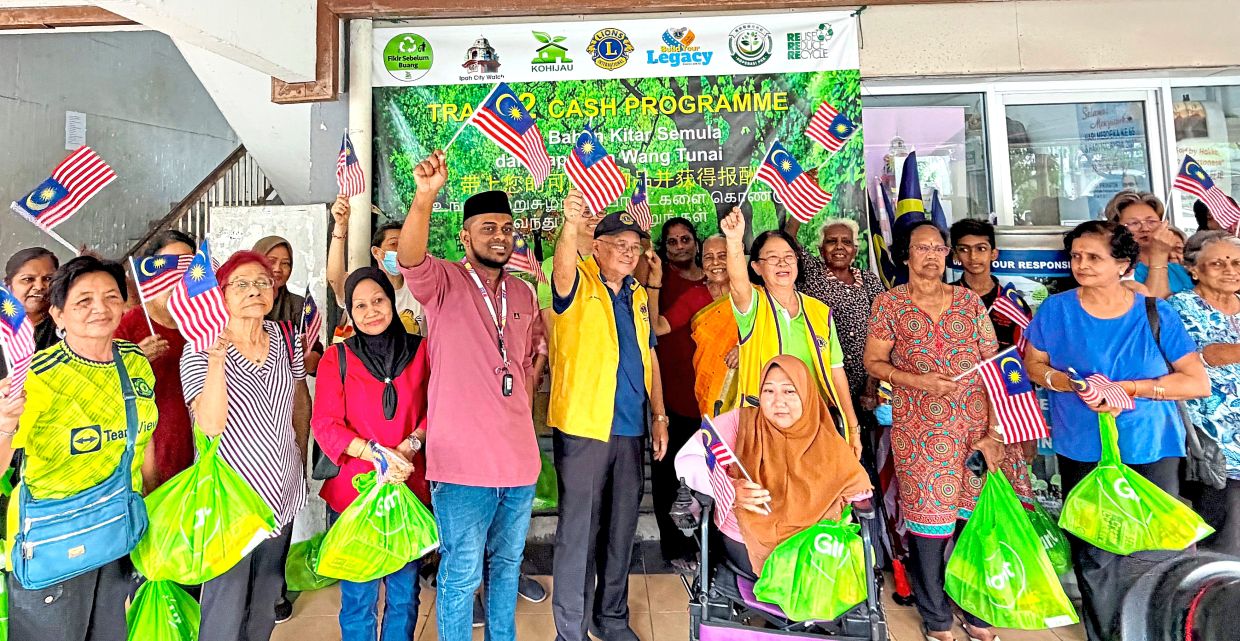 The recycling programme at the Kinta Heights Flats attracted 30 participants who exchanged recyclable waste for free bags of groceries.