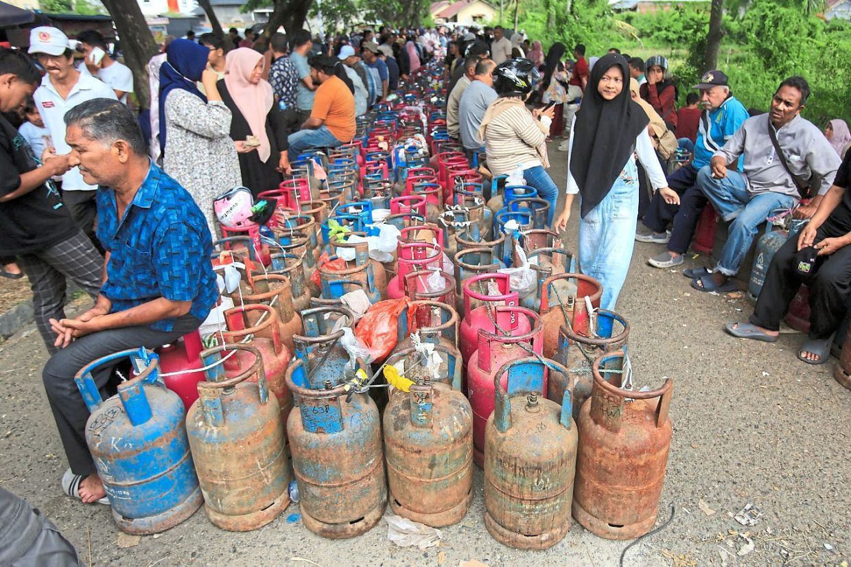 Groups warn gas curbs threaten output and jobs