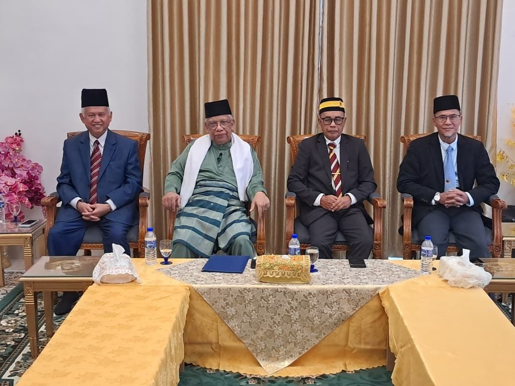 Negri royal row: Undang, disputed ruling chiefs reject exco removal ...