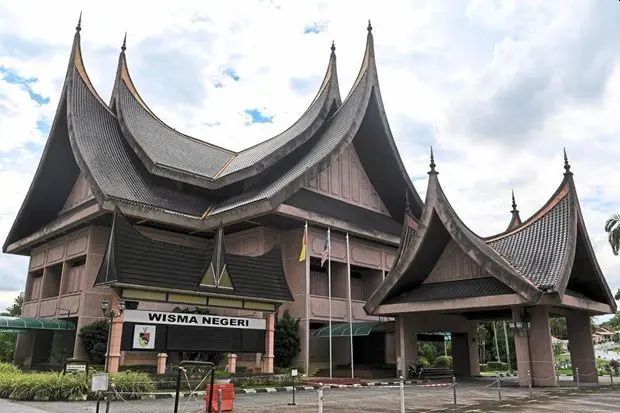 Point Out Rows Negri royal row: Stay out of state matters, Undang and disputed ruling ...