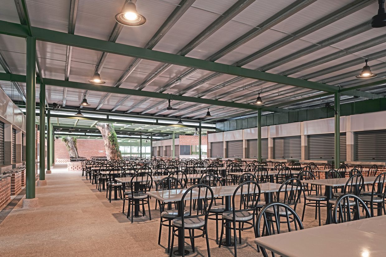 Astaka Kota Selera is designed with durability and low-maintenance materials, while its open-air configuration and passive ventilation reduce dependence on mechanical systems.