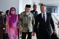 Rais Yatim arrives at Ayer Keroh sessions court to face sedition charge