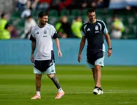 Soccer-Scaloni says he did his best to convince Messi to return for Argentina farewell