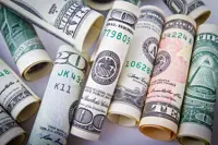 Dollar slips but set for weekly gain on Fed bets; yen rallies