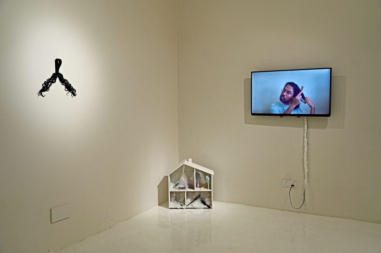 The Back Room recently showcased solo exhibition ‘Salon Hang’.