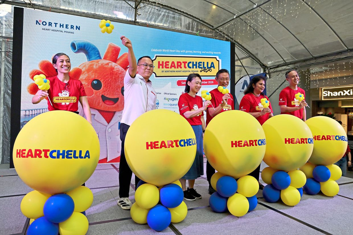 (From left) Syerleena, Gooi, Leong, Dr Tan, Dr Shameni and Dr Goh launching Heartchella 2026 at Gurney Plaza. 