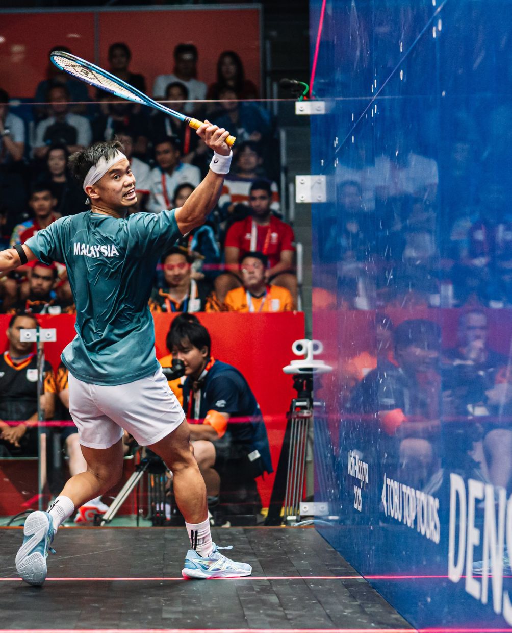 Showing finesse: Ng Eain Yow says his experience competing at the highest level gave him the advantage over Hong Kong’s Lau Tsz Kwan in the quarter-finals. — WSF