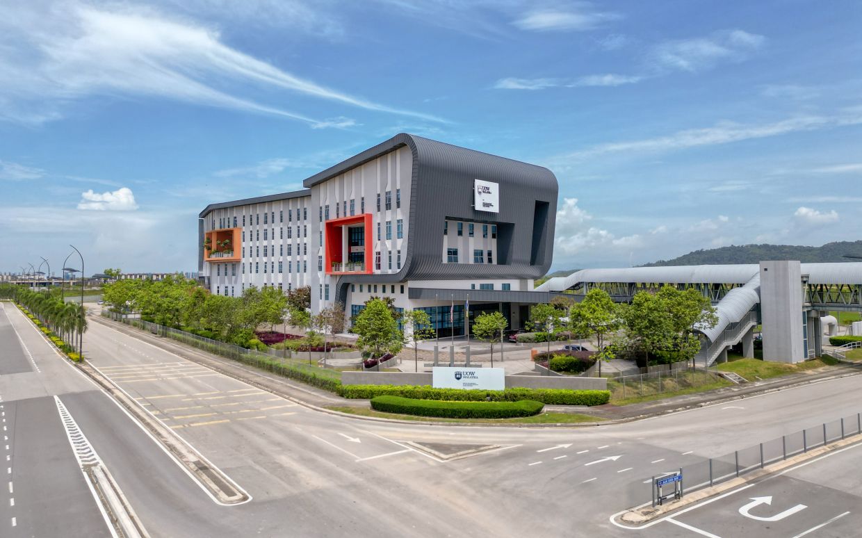 Located within the vibrant, IoT-inspired Batu Kawan Penang site, UOW Malaysia offers a modern learning environment surrounded by connected student living, premier lifestyle hubs and major industrial networks.