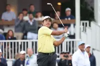 Golf-Internationals stun US with 5-0 sweep to take Presidents Cup lead