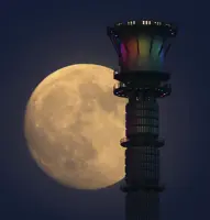 Tokyo Skytree visitors treated to brilliant moon view during tsukimi season