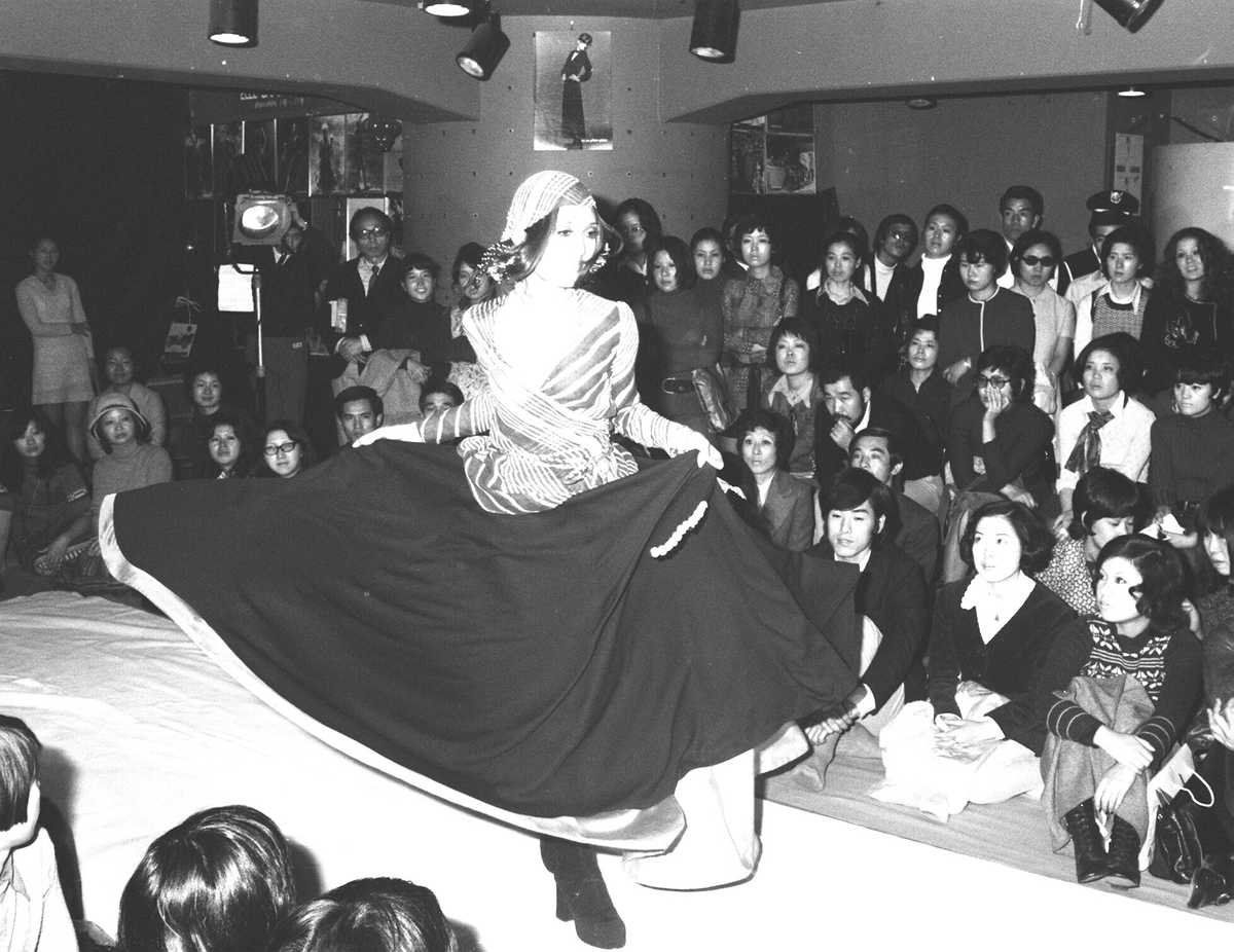 A fashion show held at Seibu Shibuya in October 1970. - Photo: The Yomiuri Shimbun file