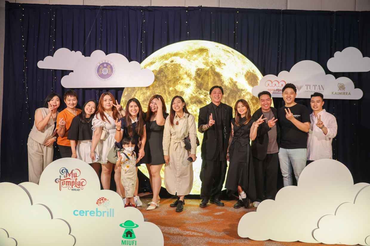 Damien Foo (fifth from right), Chairman of DMCGG, with fellow committee members at the Moon of Compassion 2026 Mid-Autumn Festival team.