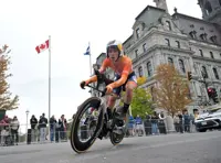 Cycling-Vollering edges rival Niewiadoma-Phinney for road race world title