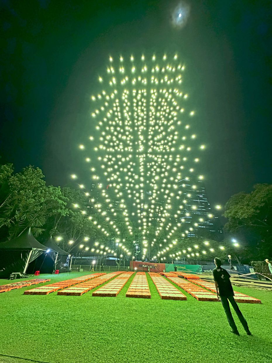 The Novas Drone Merdeka show involved 1,600 drones.