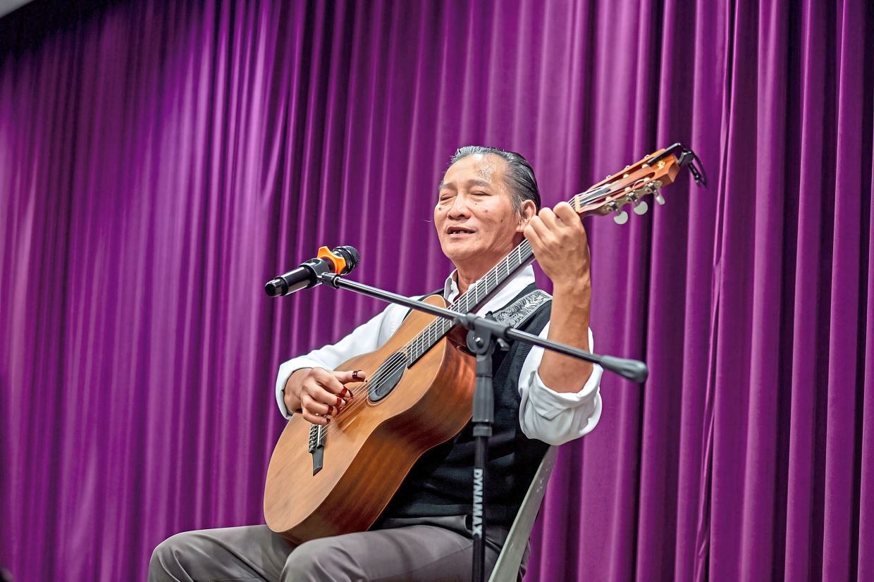 Robert performing at the fundraising concert in Penang.