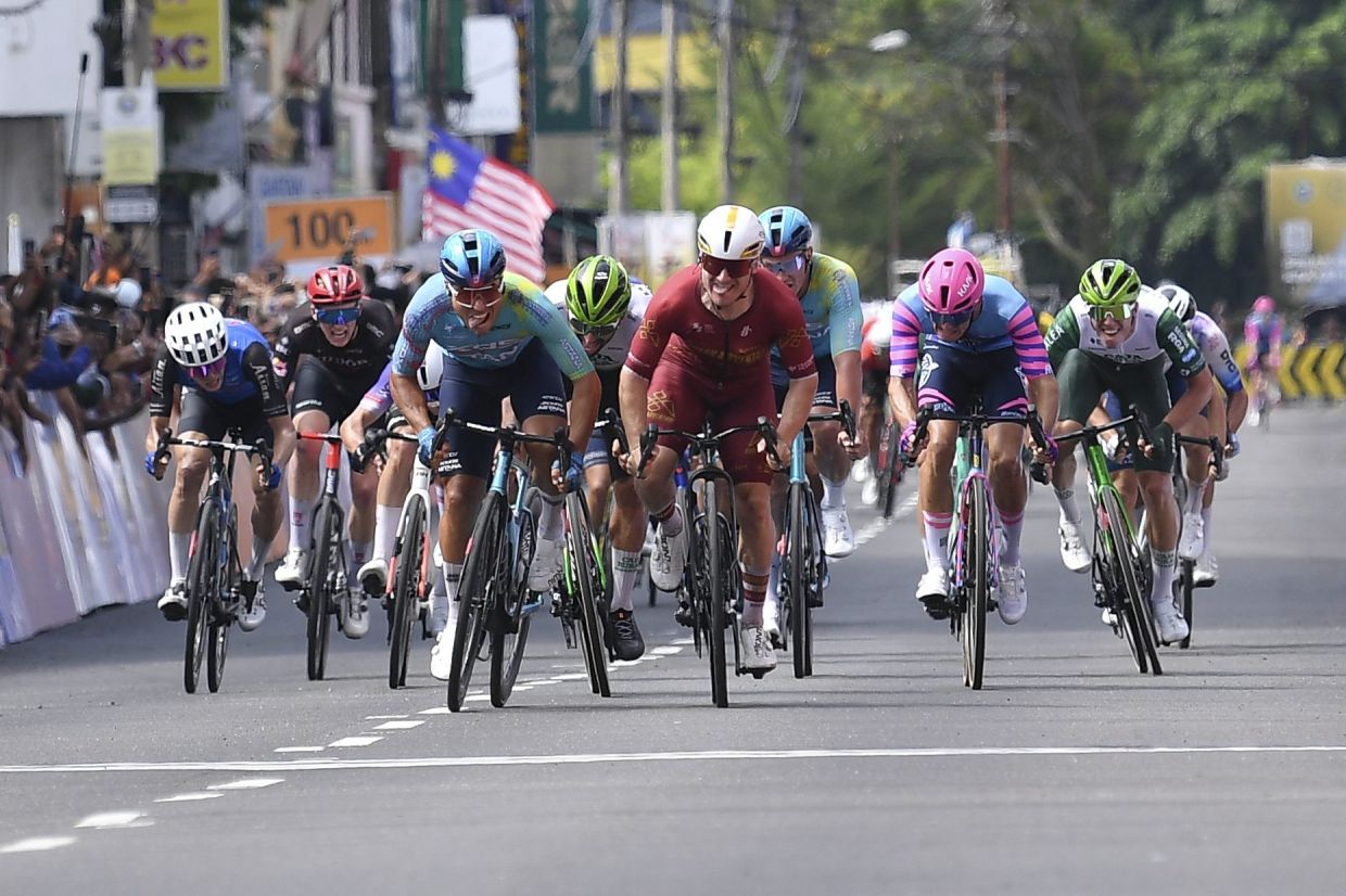 Seong Hoong’s legacy continues, Malucelli tops Stage 1