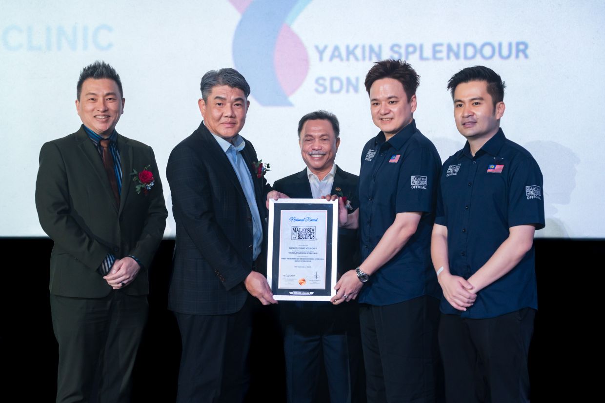 (From left) Lai, Yakin Group of Companies founder and chief executive officer Dr Patrick Tan, Deputy Science, Technology, and Innovation Minister Datuk Dr Mohammad Yusof Apdal, Malaysia Book of Records chief operating officer Jwan Heah Yeow Hooi and Malaysia Book of Records official Aaron Bong Ken Jin during the presentation of the Malaysia Book of Records certificates recognising Merkel Clinic Velocity for its advancements in stem cell technology.